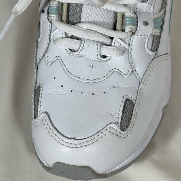 Vionic Women's Classic White Leather Walker Sneaker Size 6.5 - Picture 11 of 12